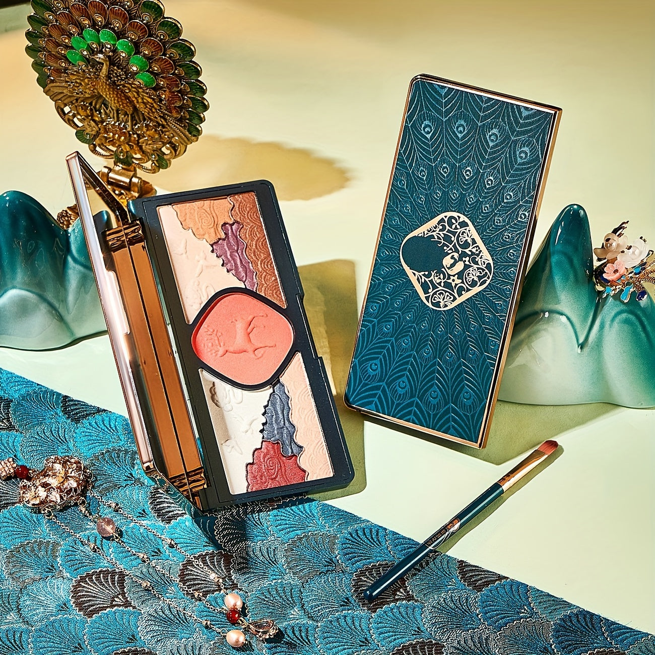 Glamour Luxe Makeup Set-3